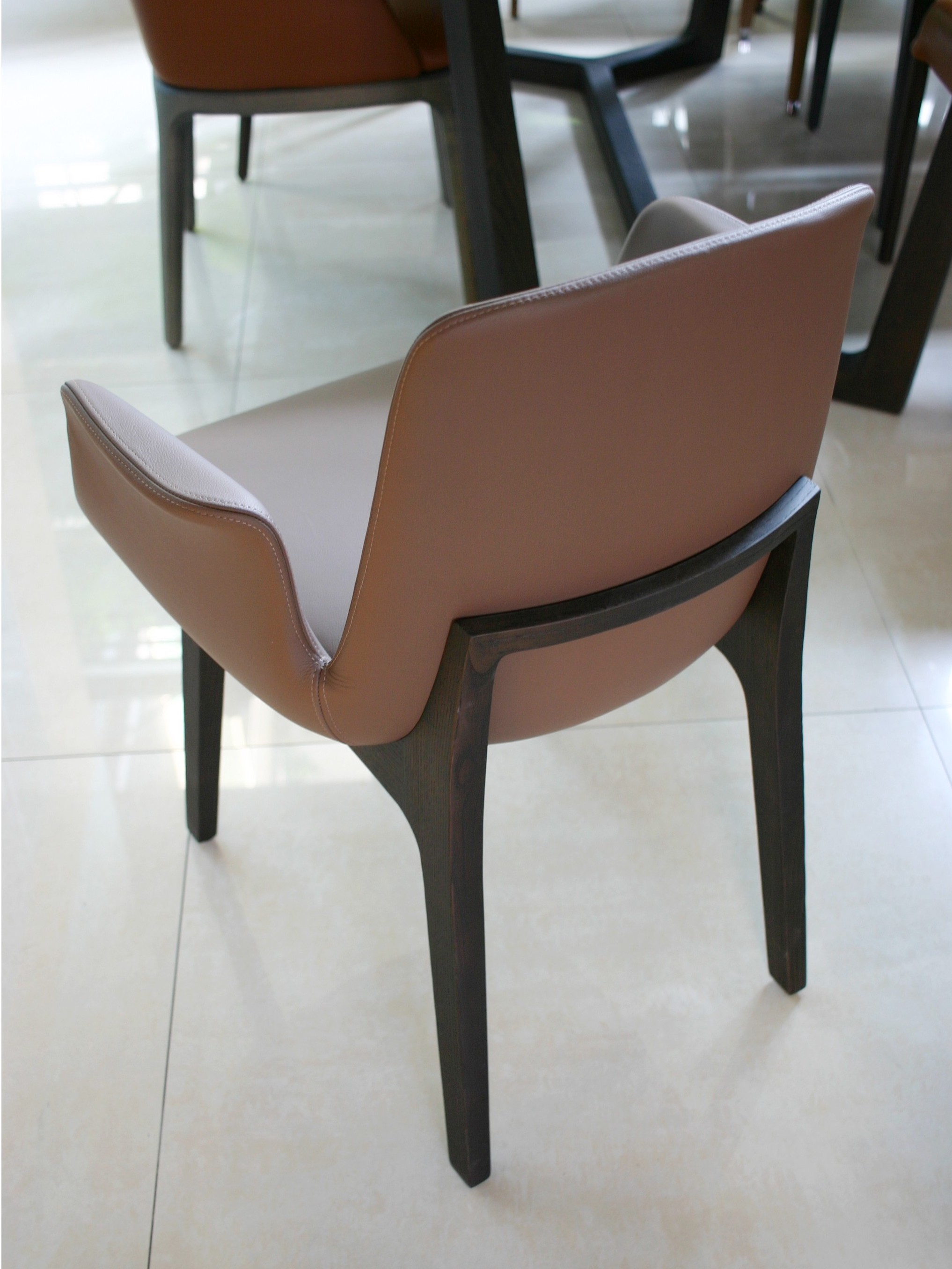 Poliform Ventura chair with arms (sold) - 德韻國際